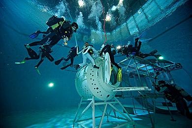 主机吃灰算什么，这台Xbox Series X直接结蛛网